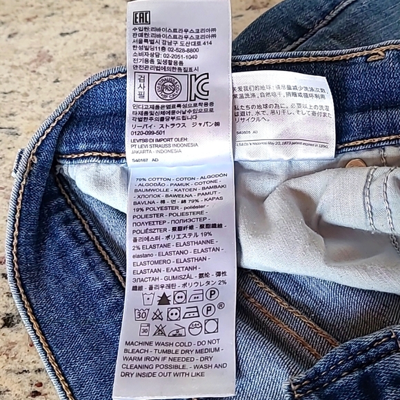 Levi's Blue Jean Denim Classic Shorts Mid Length 6.5" inseam Women's Size 28 EUC - Picture 8 of 11